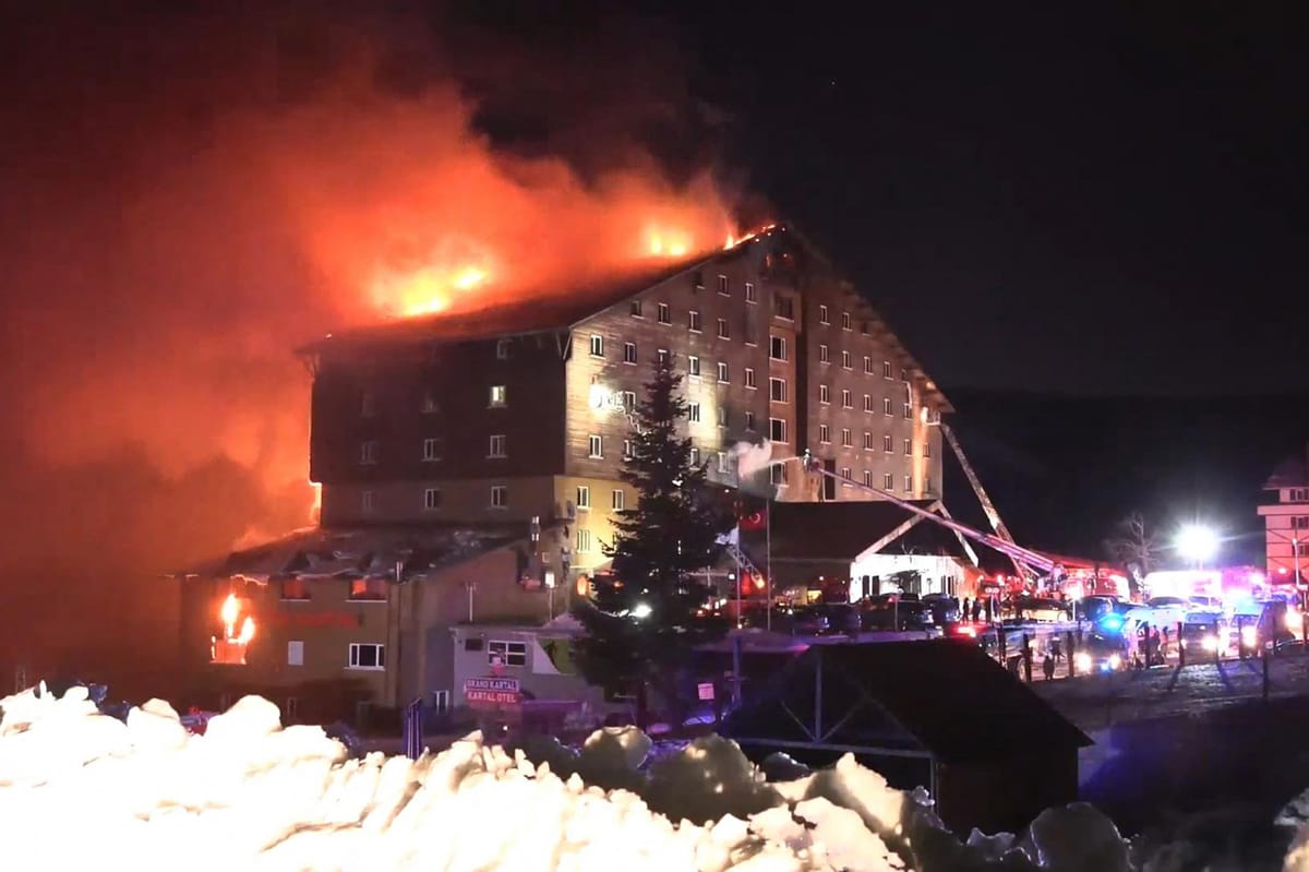 Turquie : un incendie dévastateur perturbe la saison de ski et soulève des préoccupations écologiques