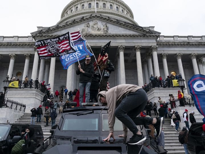 États-Unis : le FBI face à l'urgence de la transparence après l'assaut du Capitole