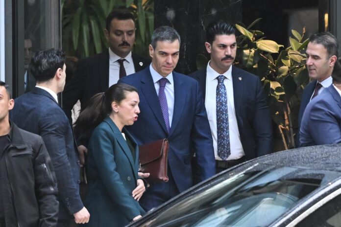 Pedro Sanchez emergency landing